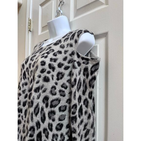Cashmere Charter Club Luxury Leopard Print
Cold Shoulder Knit Top Size Large - Picture 7 of 9